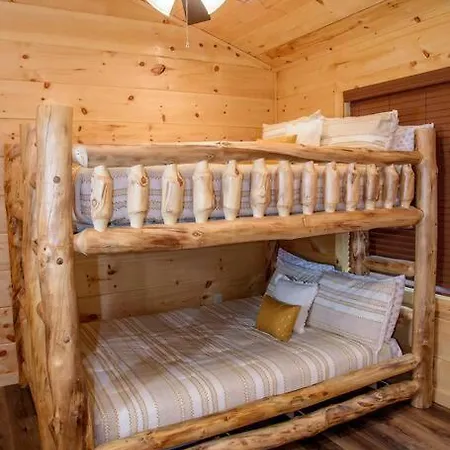 Spacious 2800 Sq Ft-Cozy Wood Cabin-New Build Pigeon Forge Exterior photo