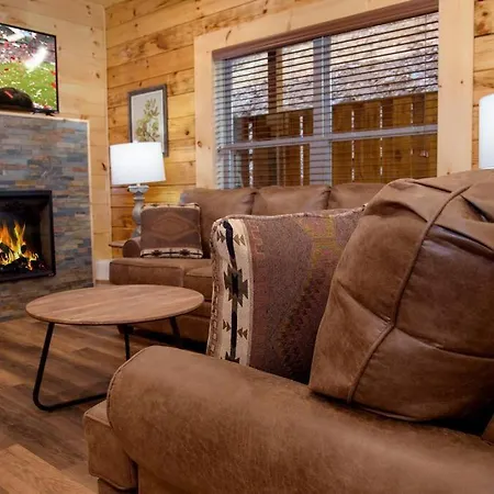 Spacious 2800 Sq Ft-Cozy Wood Cabin-New Build Pigeon Forge Exterior photo