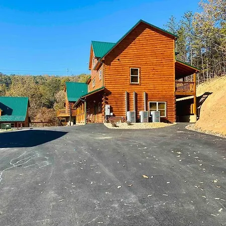 Spacious 2800 Sq Ft-Cozy Wood Cabin-New Build Pigeon Forge Exterior photo