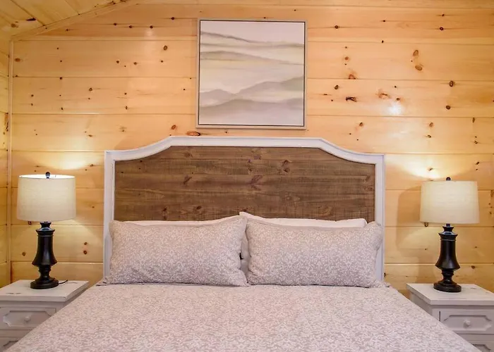 Spacious 2800 Sq Ft-Cozy Wood Cabin-New Build