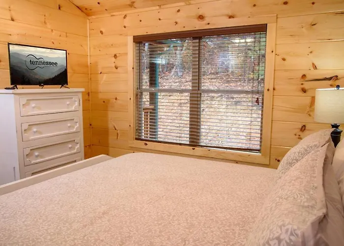 Spacious 2800 Sq Ft-Cozy Wood Cabin-New Build