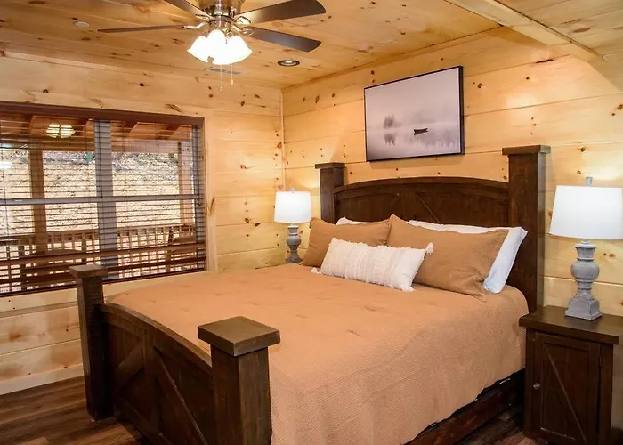 Spacious 2800 Sq Ft-Cozy Wood Cabin-New Build