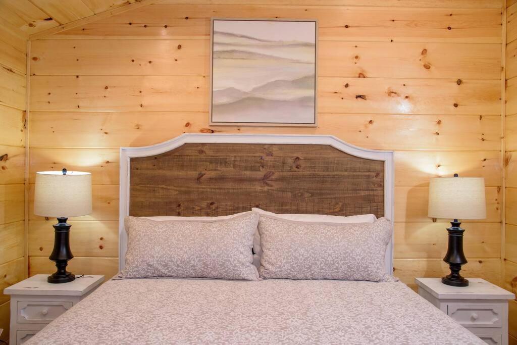 Holiday home Spacious 2800 Sq Ft-cozy Wood Cabin-new Build *
